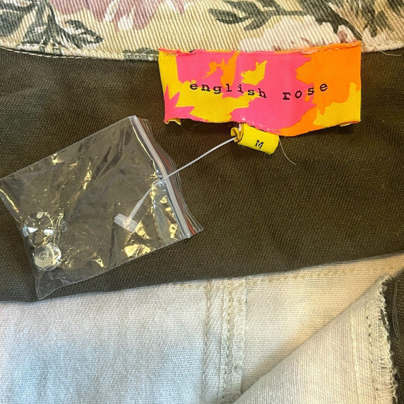 NWOT- English Rose Floral Studded Jacket Size Medium - Picture 9 of 11